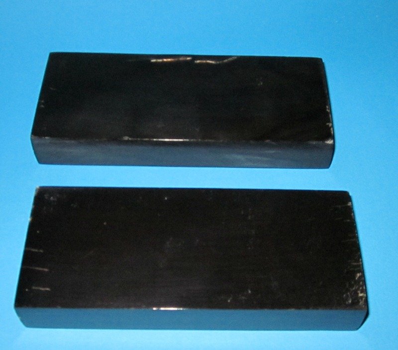SET OF TWO HORN HANDLE SCALES 5 x 1 1/2 inches Black horn    1020 