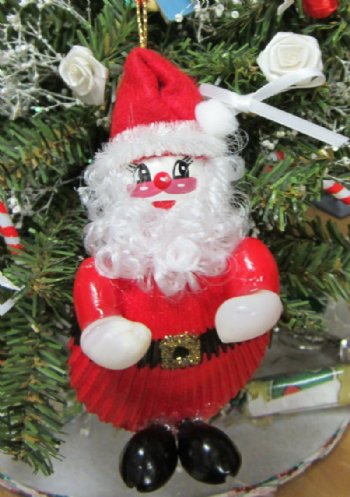 4 inches Hand Painted Sea Shell Santa Christmas Ornaments Wholesale made out of scallop shells - 5 pcs @ $2.75 each; 30 pcs @ $2.45 each